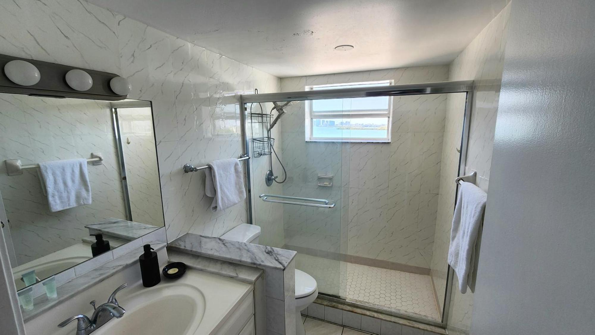 Bayfront Apartment Breathtaking Views- One Bedroom W Balcony- Living Room -Free Parking Miami Beach Zewnętrze zdjęcie